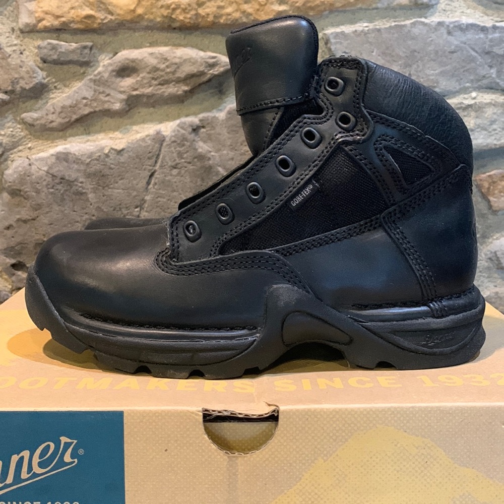 Danner Striker ll 45 GTX black leather boots 7.5 NIB never worn, missing laces